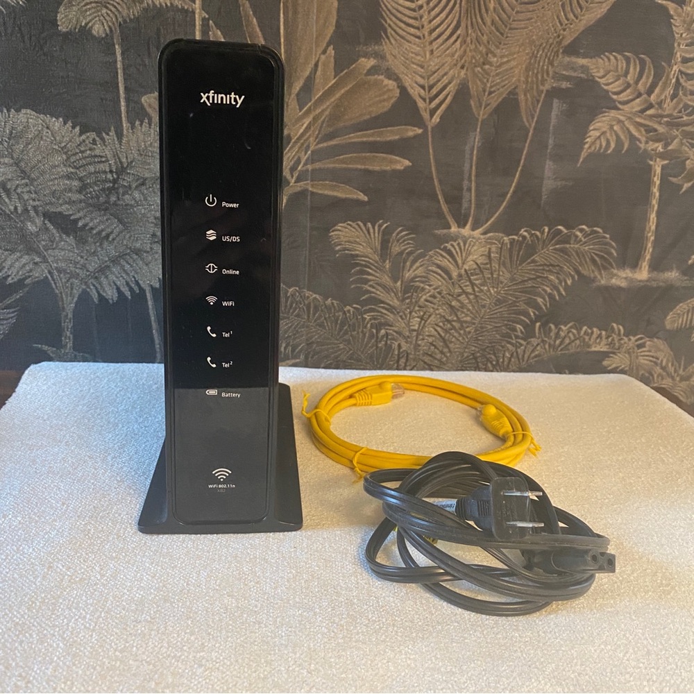 Comcast/Xfinity ARRIS TG862G Residential Gateway & Router Wireless Modem & Cords